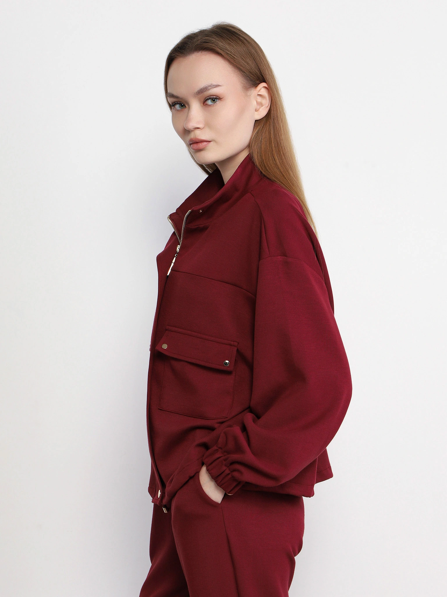 Куртка трикотажная бордового цвета с кулиской по низу